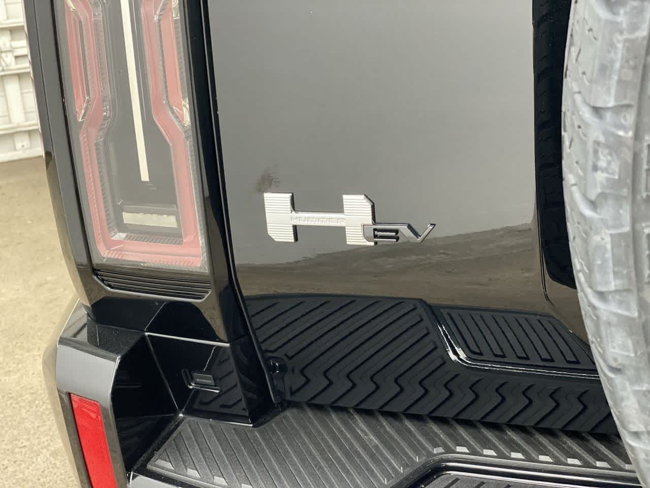 Thumbnail: 2024 GMC Hummer EV - 10