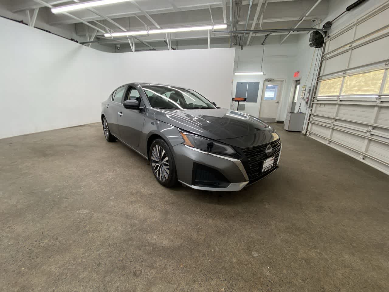 Thumbnail: 2025 Nissan Altima - 8