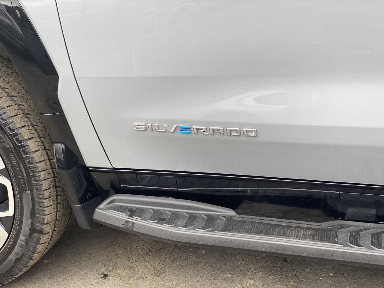 Thumbnail: 2025 Chevrolet Silverado EV - 10