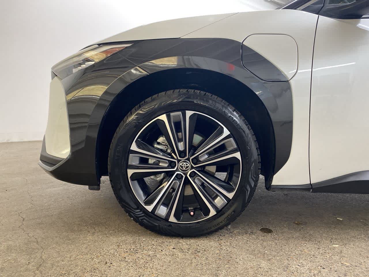 Thumbnail: 2023 Toyota bZ4X - 12