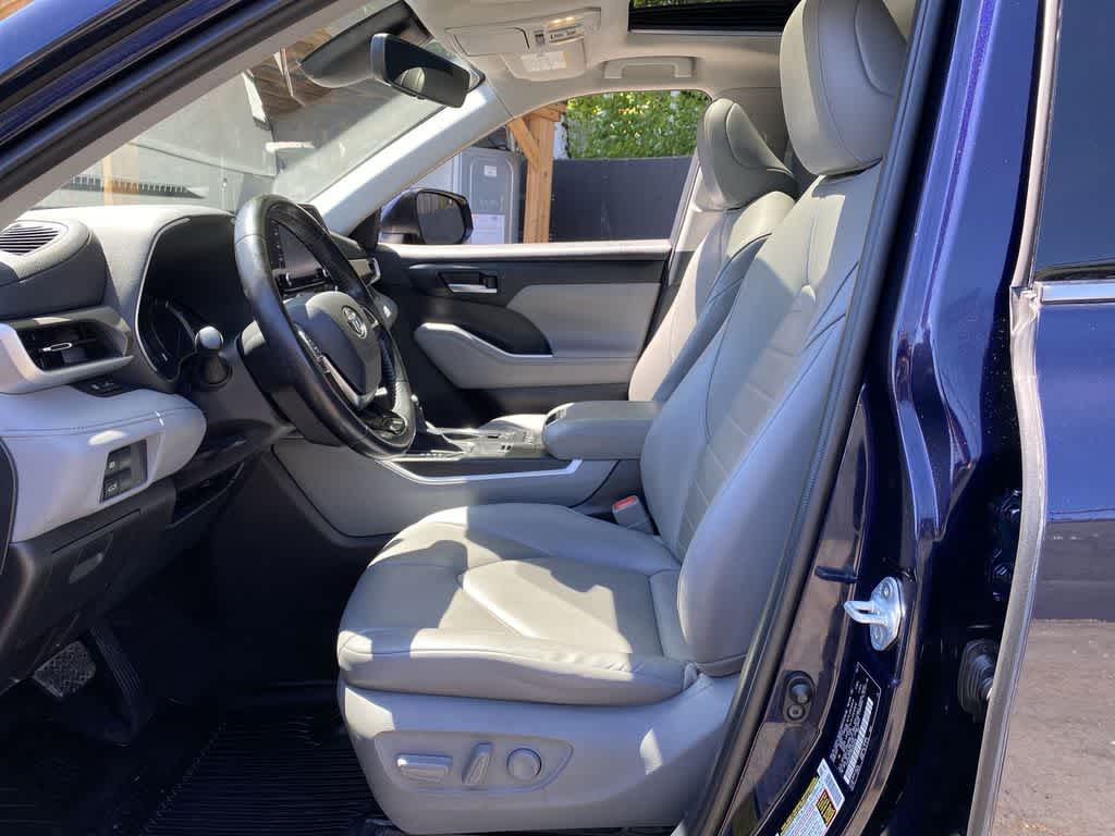 Thumbnail: 2021 Toyota Highlander - 14