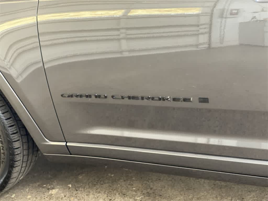 Thumbnail: 2023 Jeep Grand Cherokee - 10