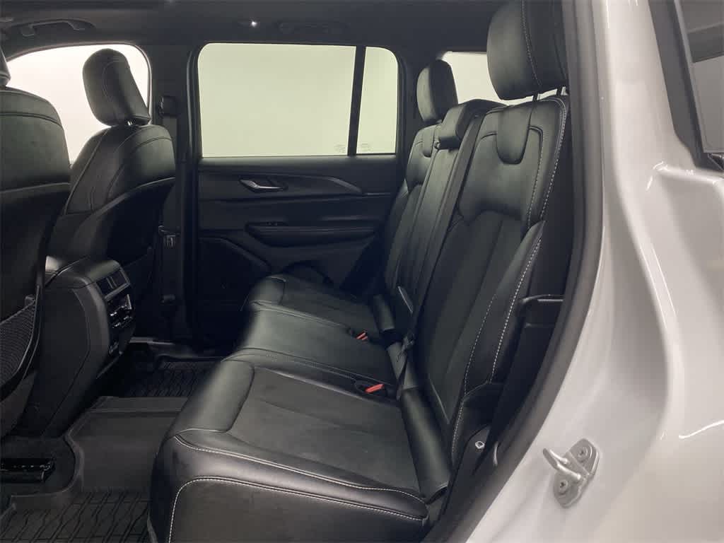 Thumbnail: 2024 Jeep Grand Cherokee - 16