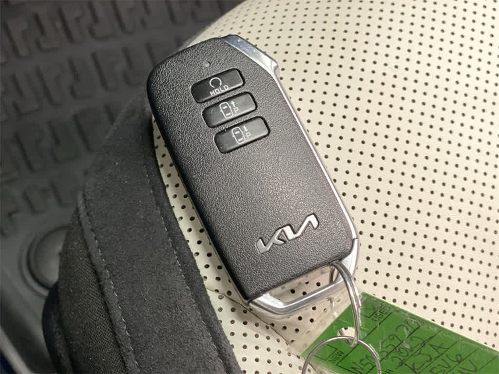 Thumbnail: 2022 Kia EV6 - 30