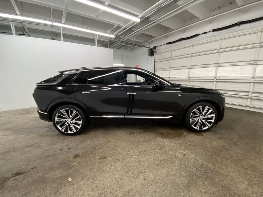 Thumbnail: 2024 Cadillac Lyriq - 7