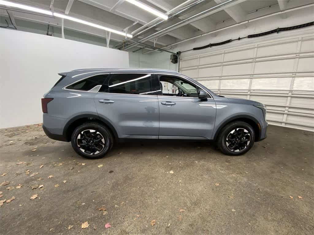 Thumbnail: 2025 Kia Sorento - 7