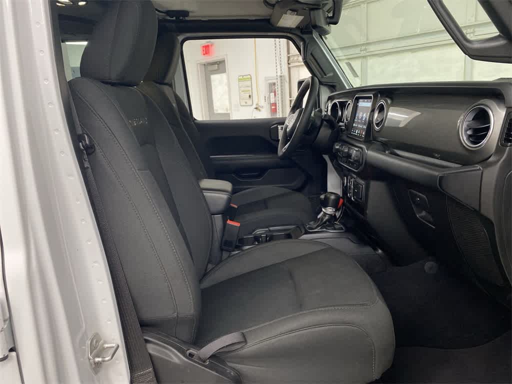 Thumbnail: 2023 Jeep Gladiator - 18