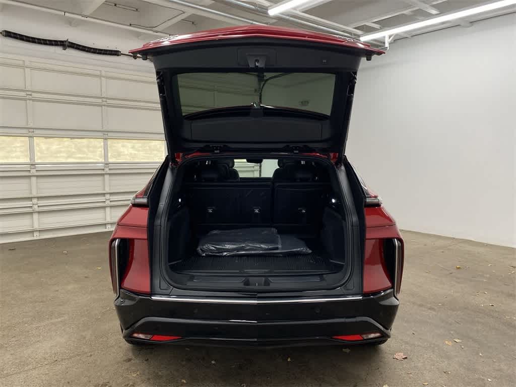 Thumbnail: 2025 Cadillac Lyriq - 29