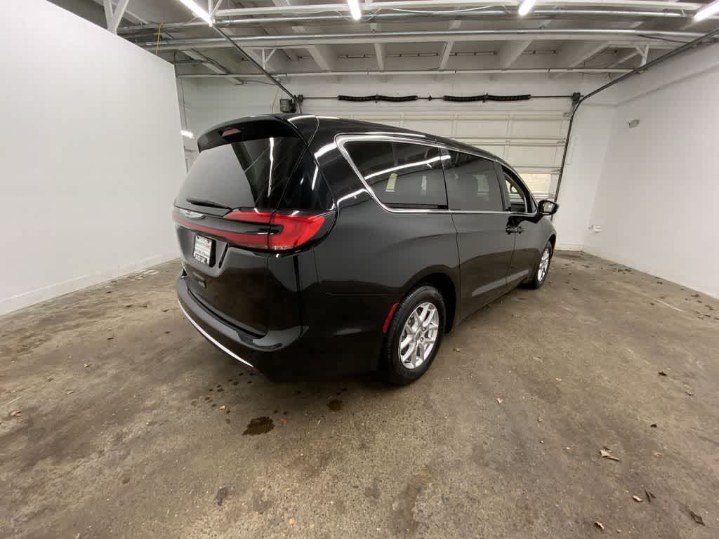 Thumbnail: 2024 Chrysler Pacifica - 6