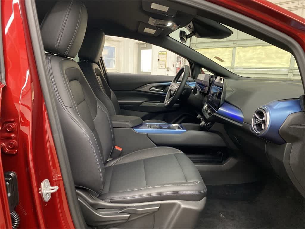 Thumbnail: 2025 Chevrolet Equinox - 18