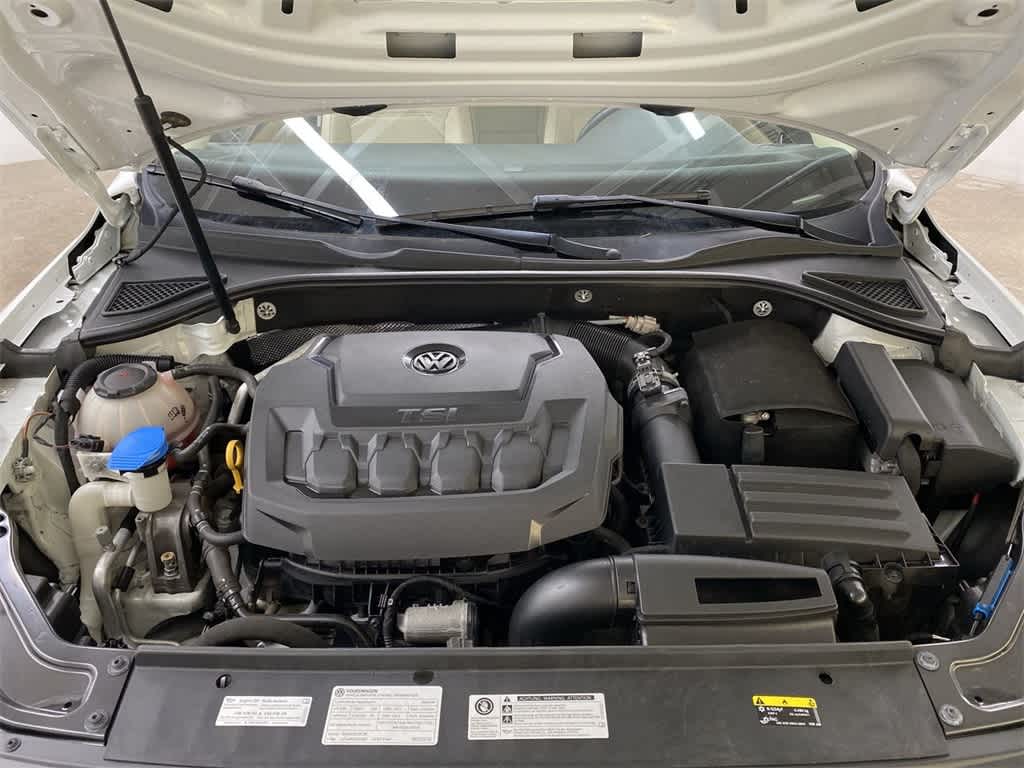 Thumbnail: 2018 Volkswagen Passat - 13