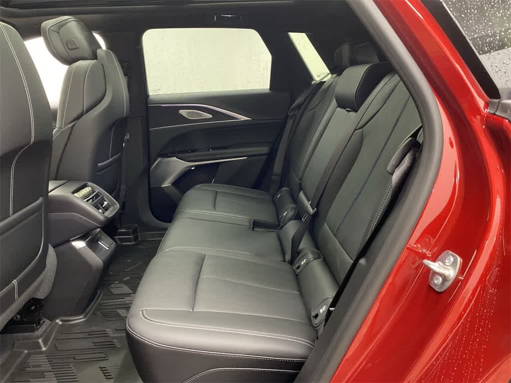 Thumbnail: 2025 Cadillac Lyriq - 18