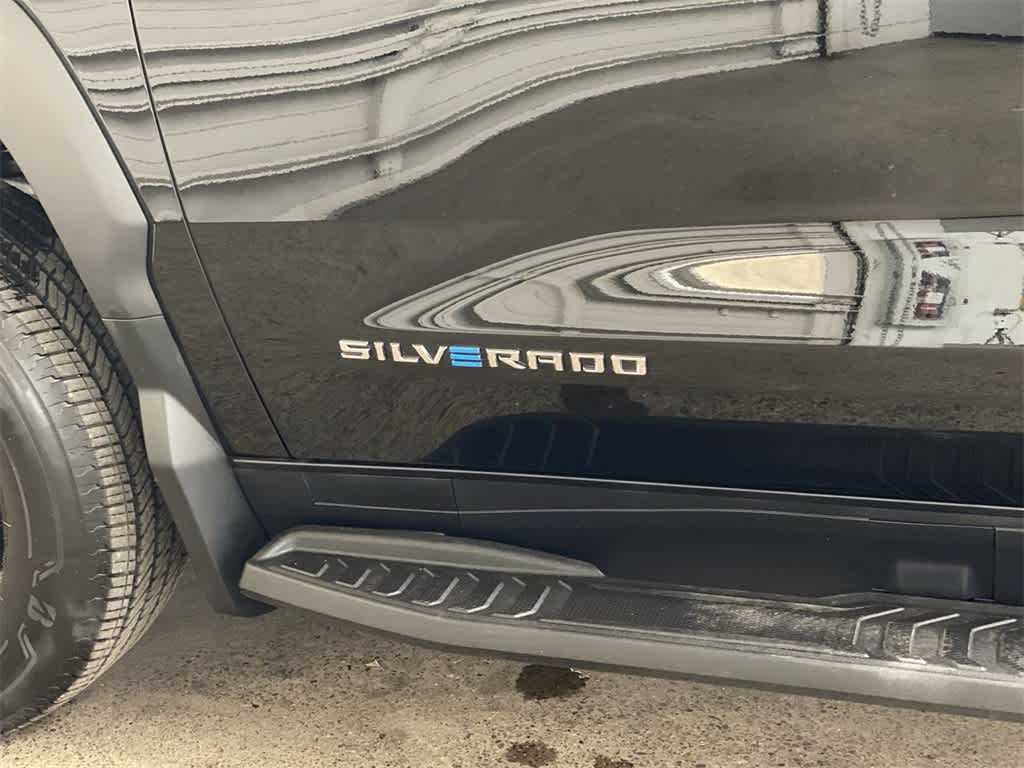 Thumbnail: 2024 Chevrolet Silverado EV - 10