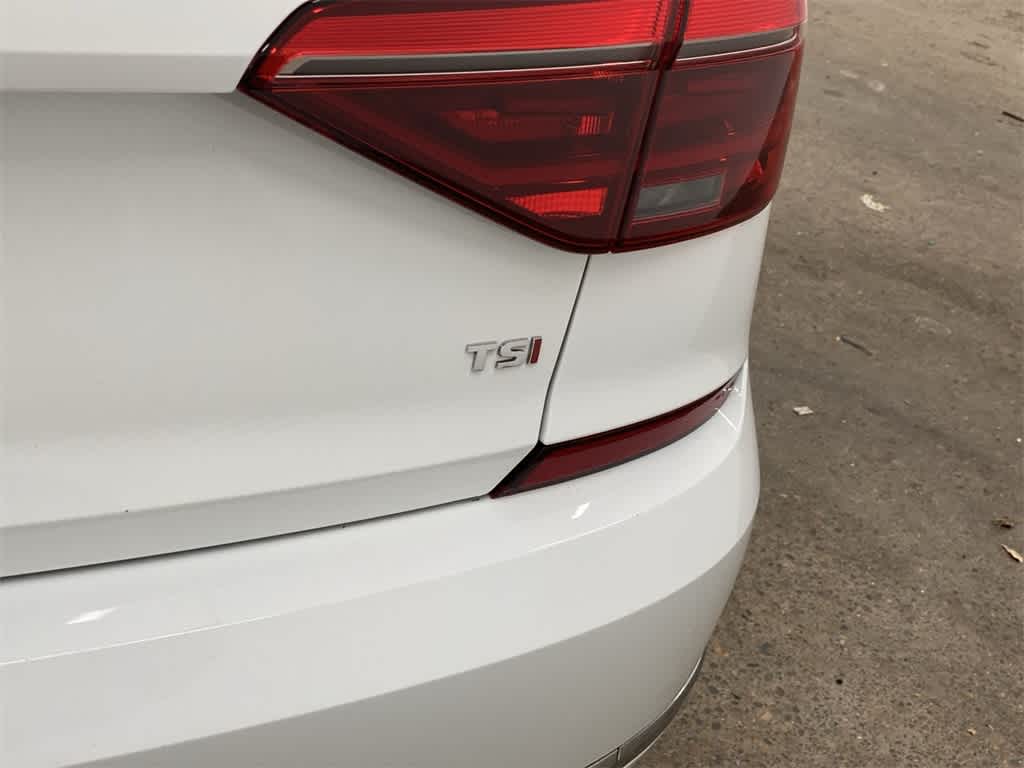 Thumbnail: 2018 Volkswagen Passat - 11