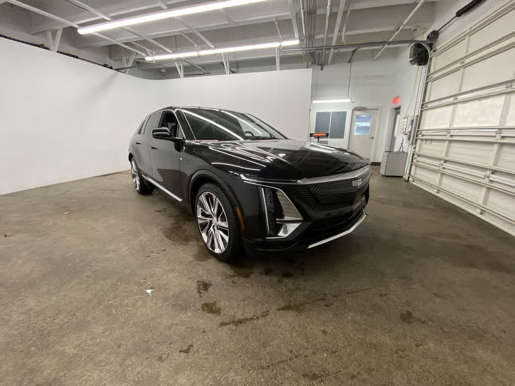 Thumbnail: 2024 Cadillac Lyriq - 8