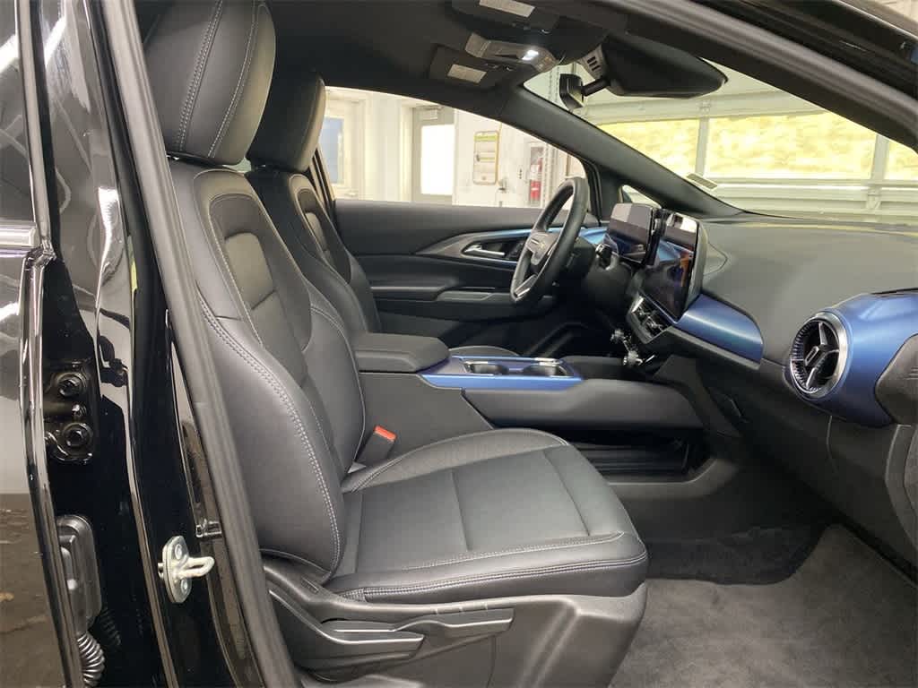 Thumbnail: 2025 Chevrolet Equinox - 18