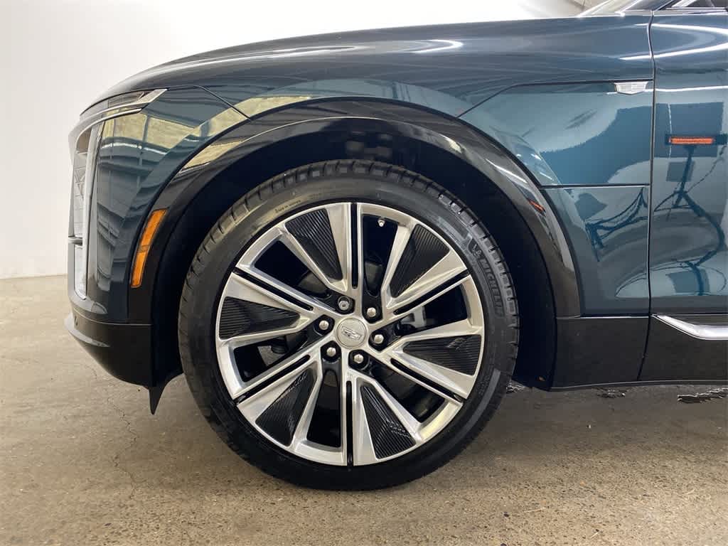 Thumbnail: 2025 Cadillac Lyriq - 10