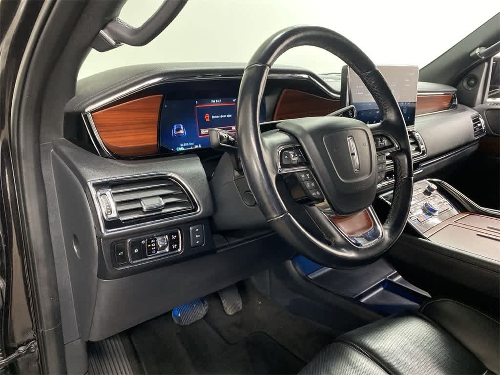 Thumbnail: 2024 Lincoln Navigator L - 2