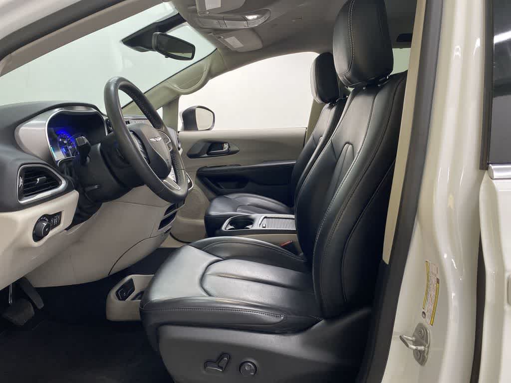 Thumbnail: 2023 Chrysler Pacifica - 12