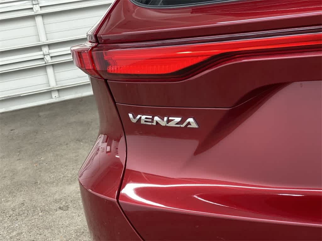 Thumbnail: 2023 Toyota Venza - 10
