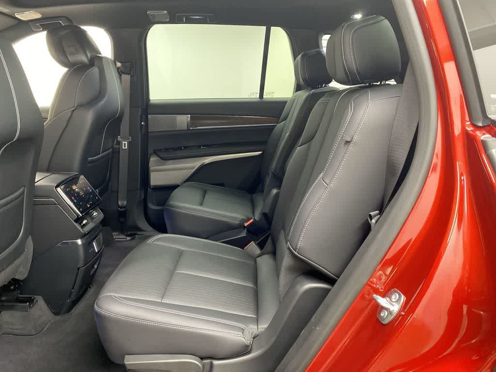 Thumbnail: 2026 Cadillac Vistiq - 17