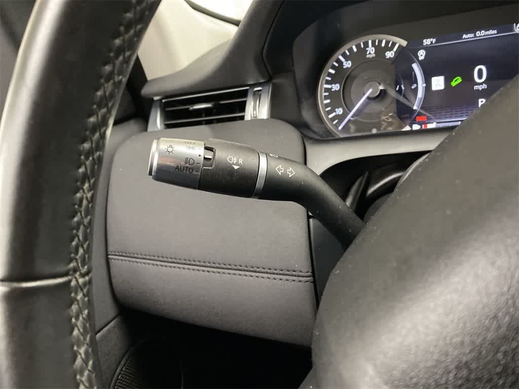 Thumbnail: 2020 Land Rover Discovery Sport - 25
