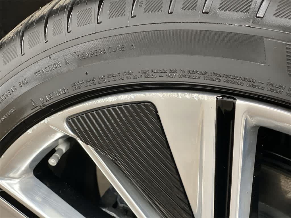 Thumbnail: 2025 Cadillac Lyriq - 32