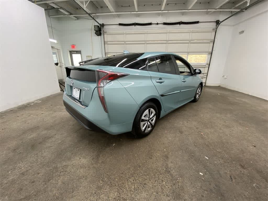 Thumbnail: 2016 Toyota Prius - 6