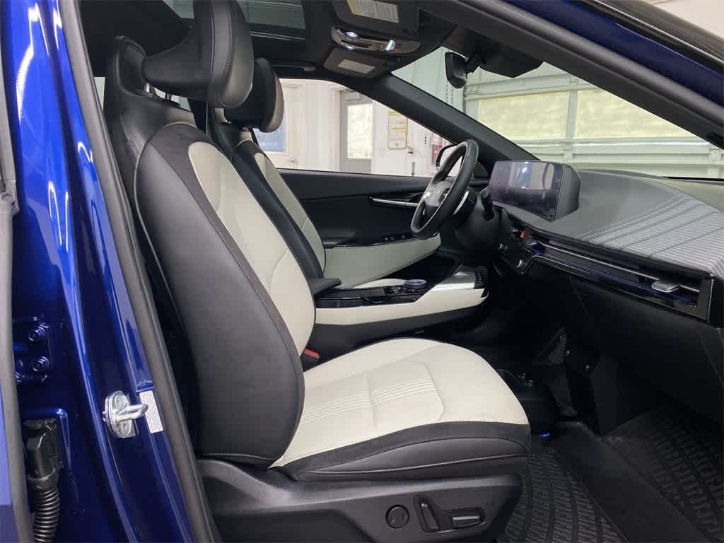 Thumbnail: 2022 Kia EV6 - 20