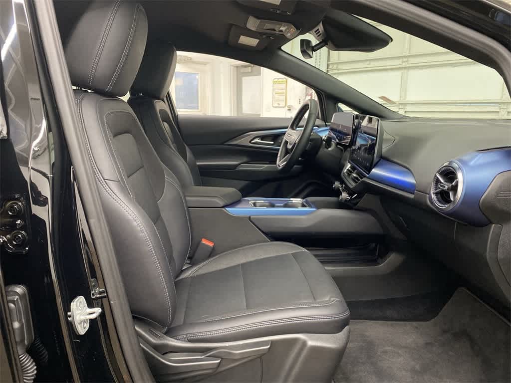 Thumbnail: 2025 Chevrolet Equinox - 18