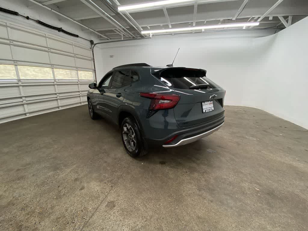 Thumbnail: 2025 Chevrolet Trax - 4