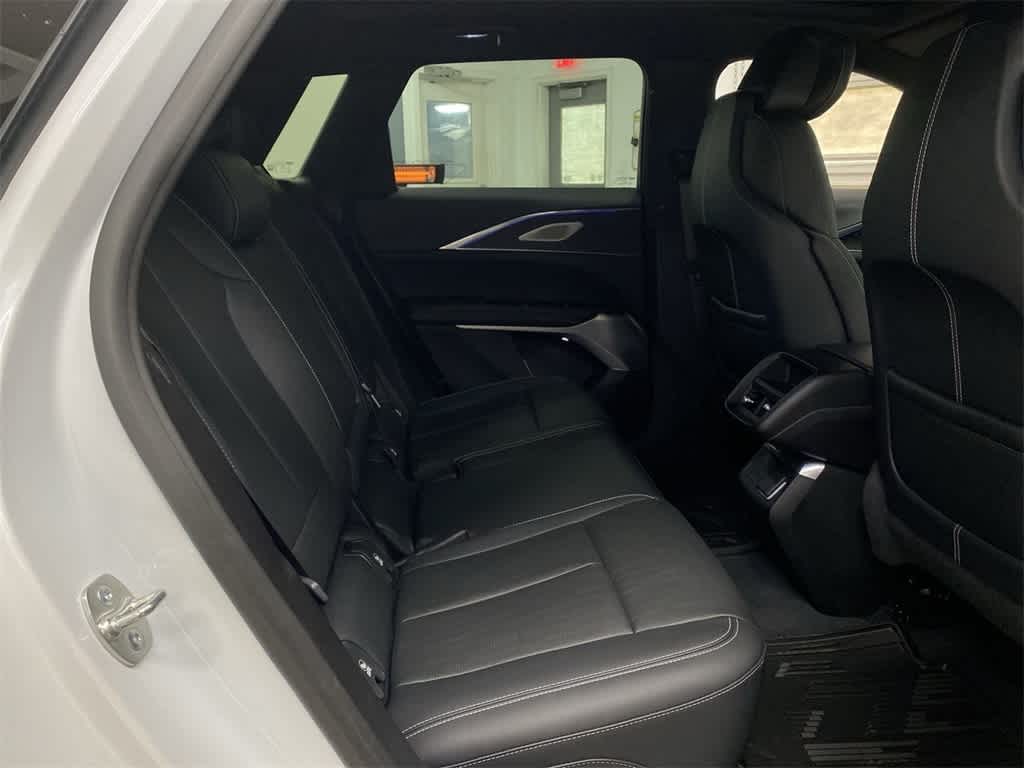 Thumbnail: 2024 Cadillac Lyriq - 19