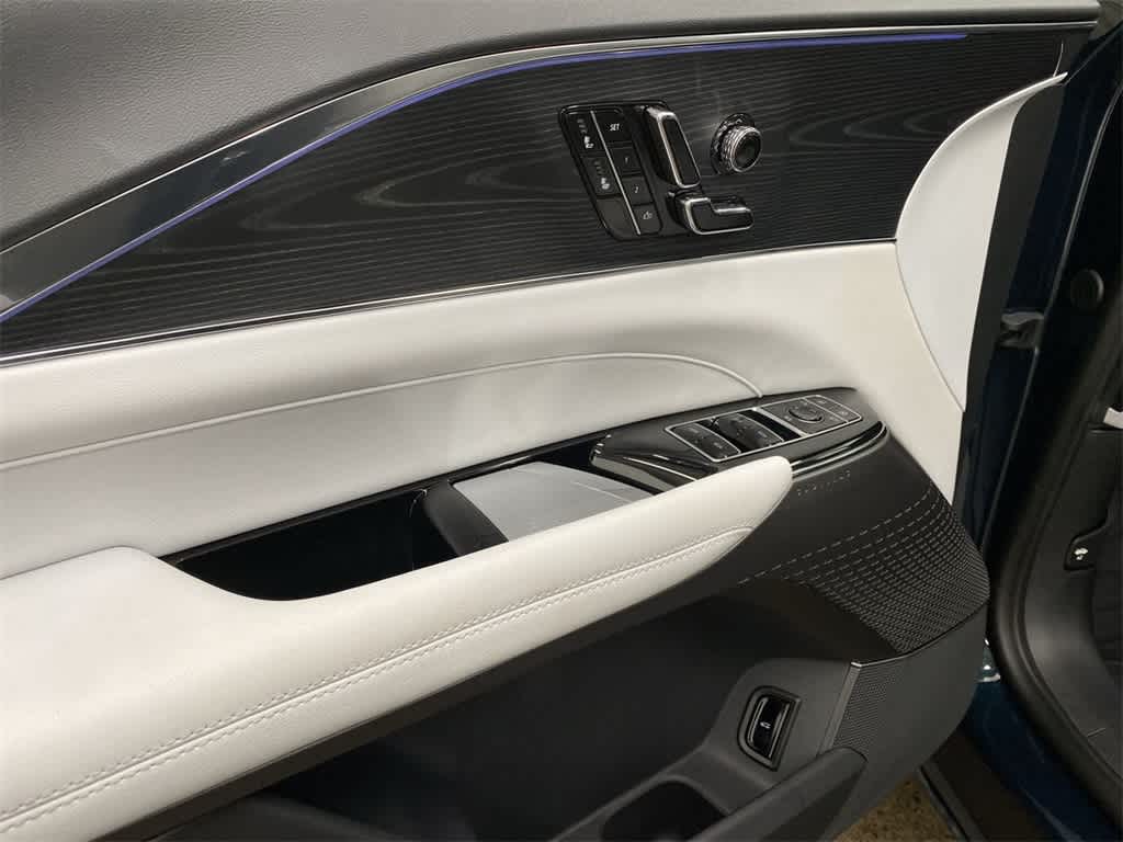 Thumbnail: 2024 Cadillac Lyriq - 16