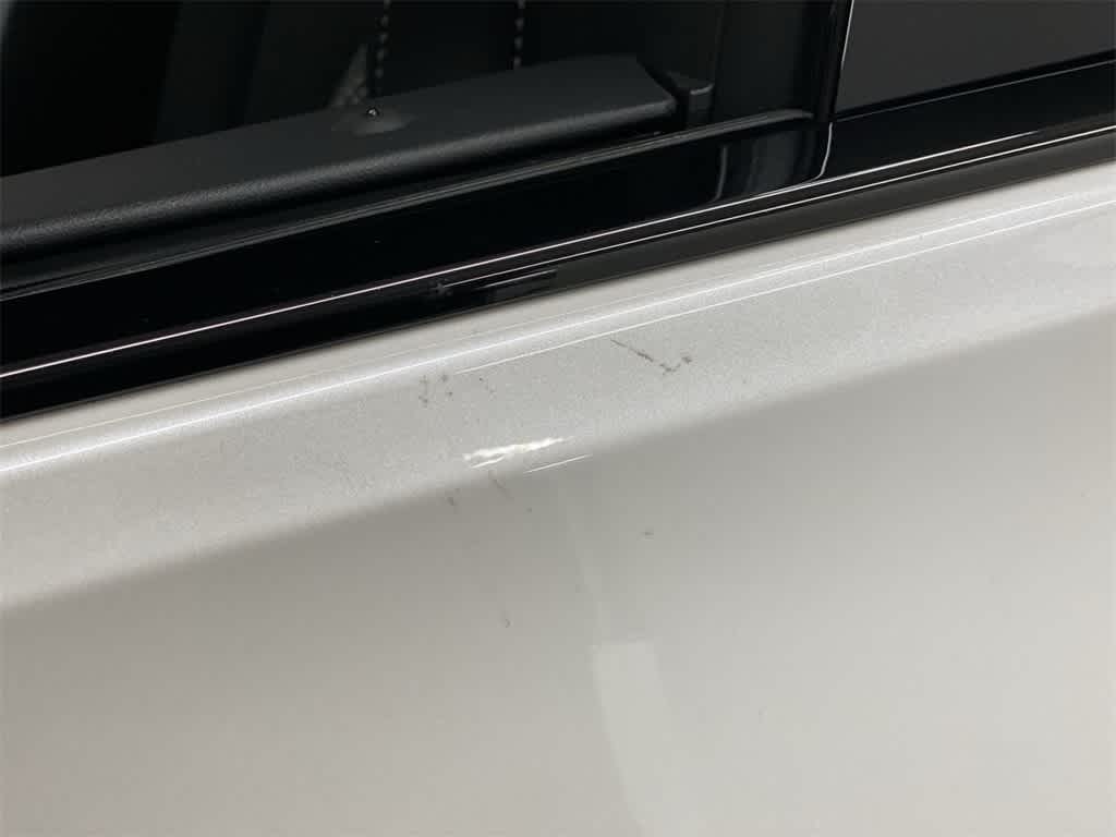 Thumbnail: 2025 Cadillac Lyriq - 32