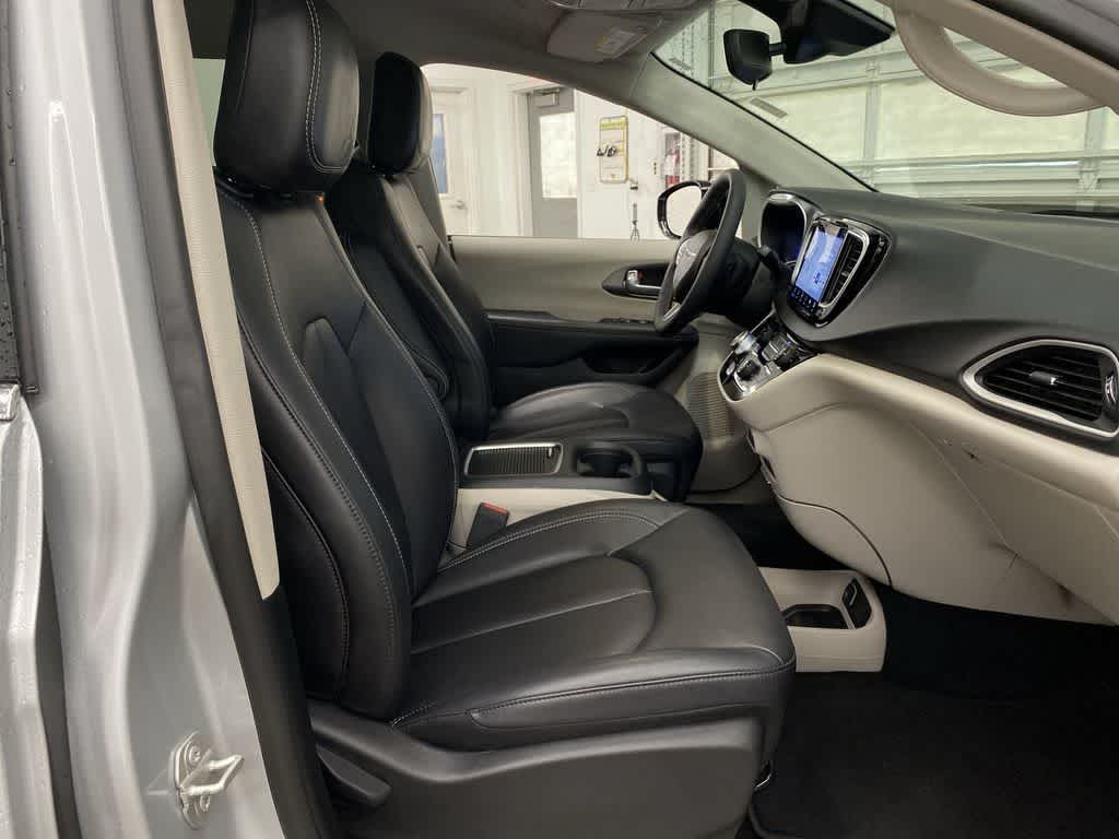 Thumbnail: 2024 Chrysler Pacifica - 18