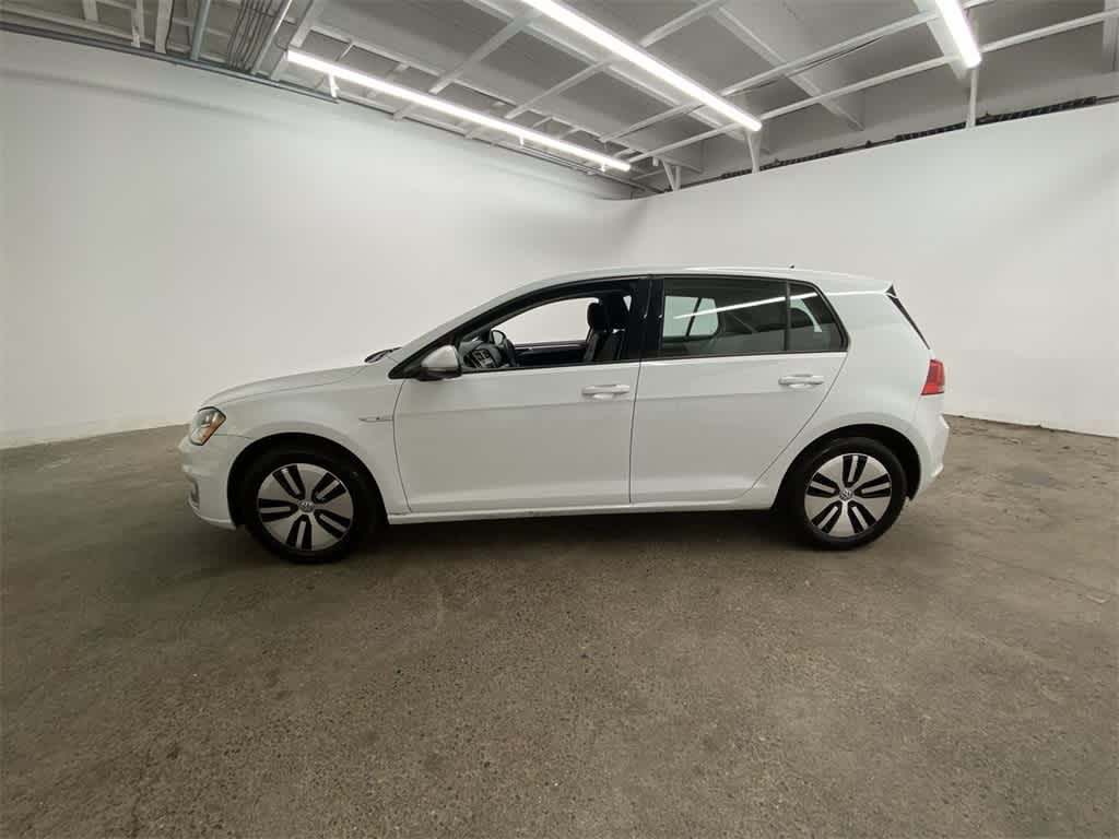 Thumbnail: 2016 Volkswagen e-Golf - 3