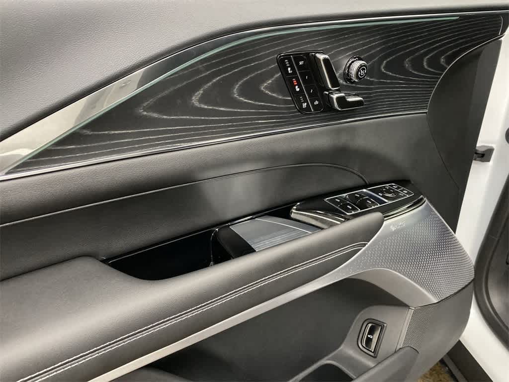 Thumbnail: 2024 Cadillac Lyriq - 16