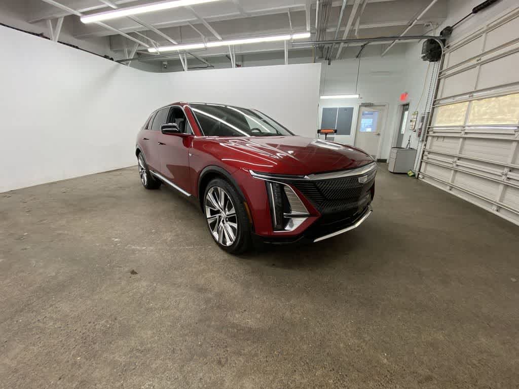 Thumbnail: 2024 Cadillac Lyriq - 8