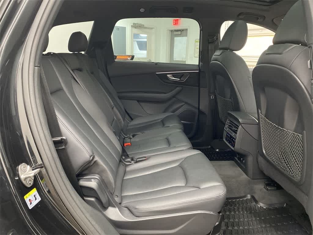 Thumbnail: 2023 Audi Q7 - 17