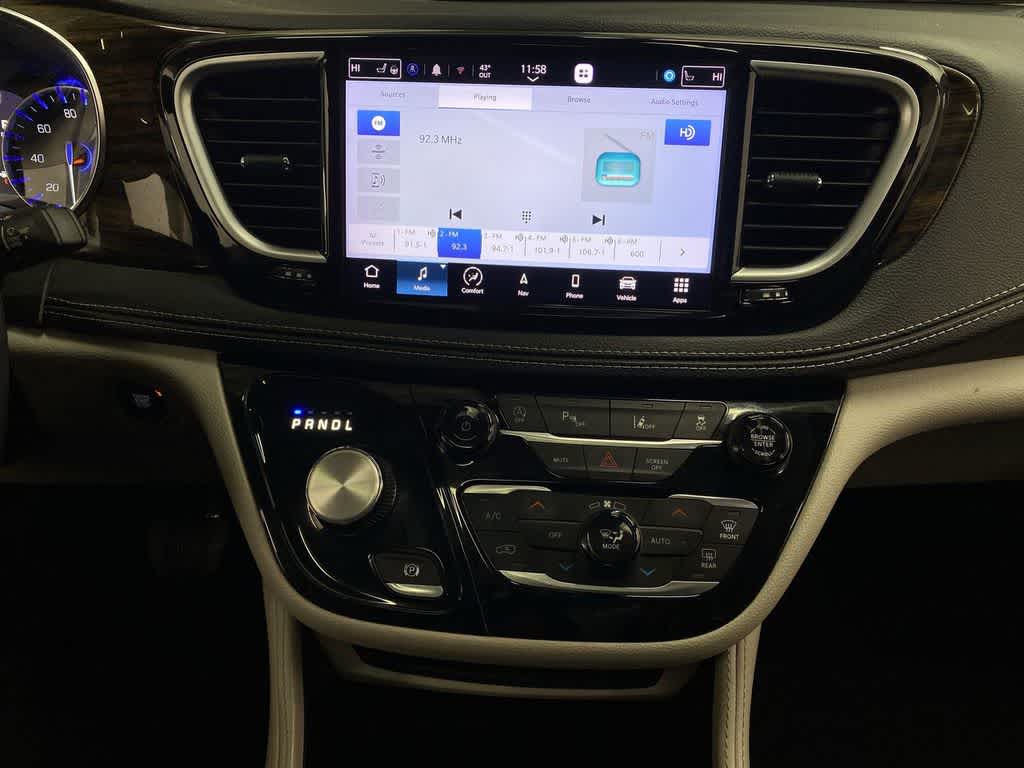 Thumbnail: 2023 Chrysler Pacifica - 25