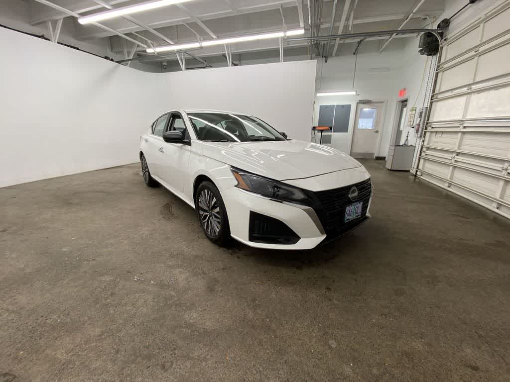 Thumbnail: 2025 Nissan Altima - 8