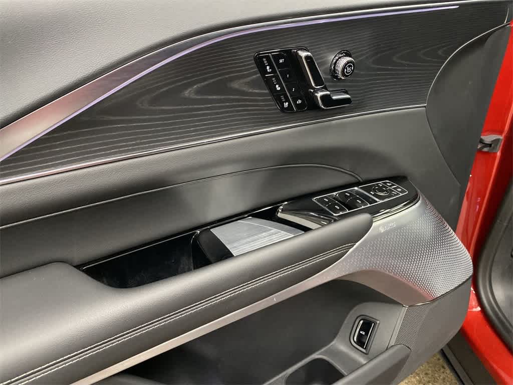 Thumbnail: 2025 Cadillac Lyriq - 15