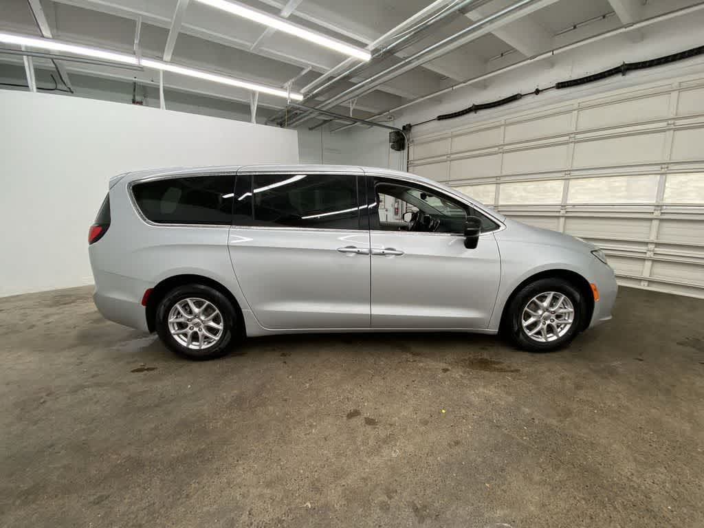 Thumbnail: 2024 Chrysler Pacifica - 7