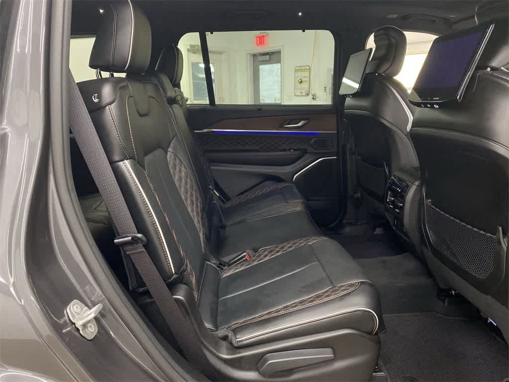 Thumbnail: 2023 Jeep Grand Cherokee - 18