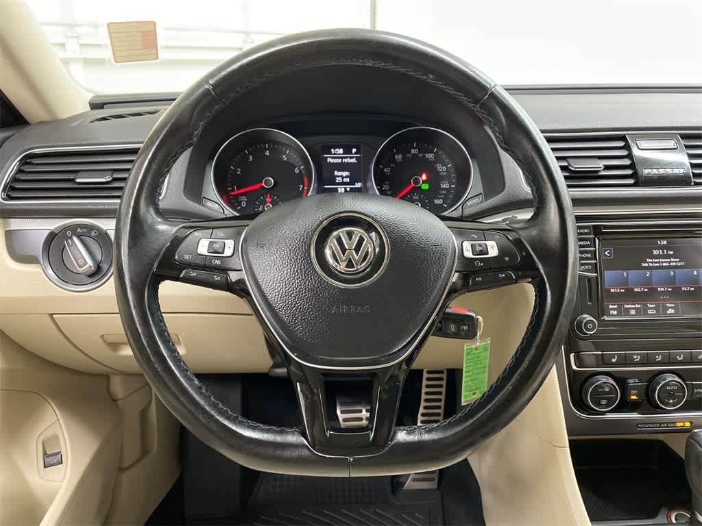 Thumbnail: 2018 Volkswagen Passat - 21