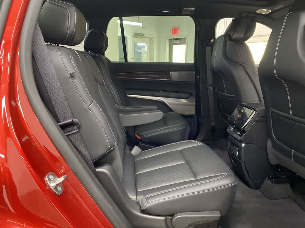 Thumbnail: 2026 Cadillac Vistiq - 18