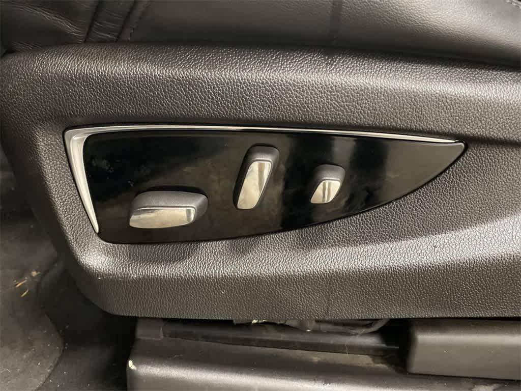 Thumbnail: 2015 Cadillac Escalade - 14