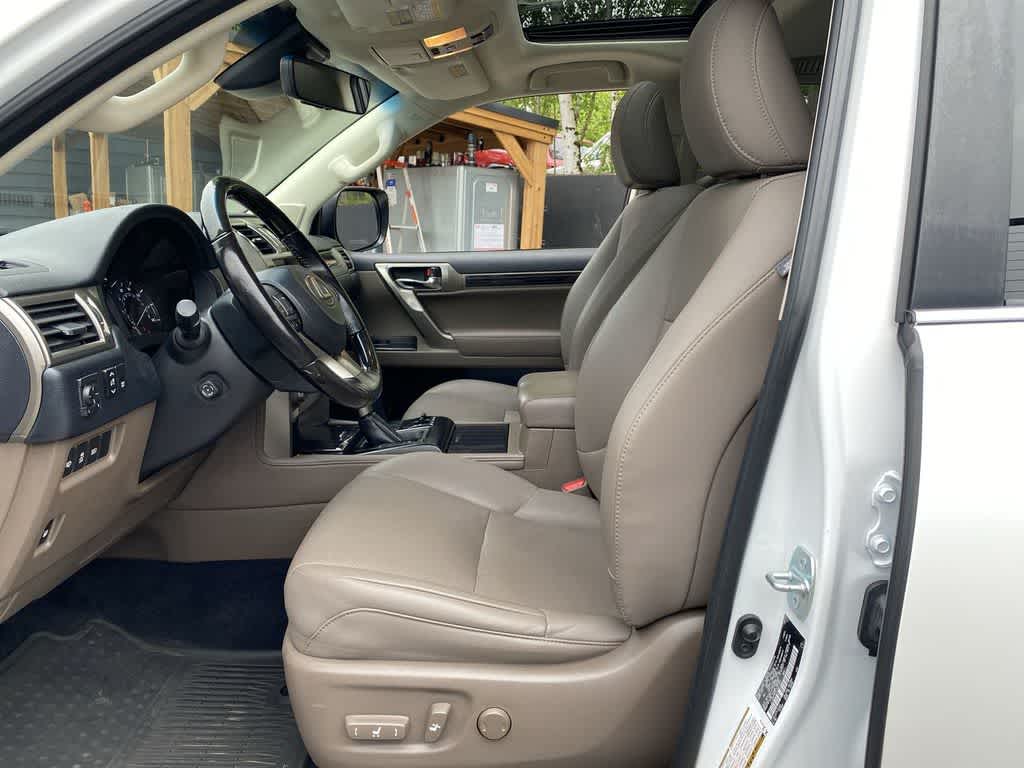 Thumbnail: 2020 Lexus GX - 14