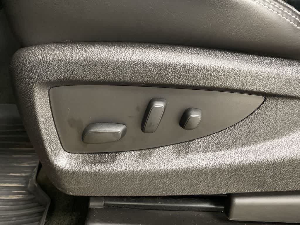 Thumbnail: 2017 GMC Yukon - 14