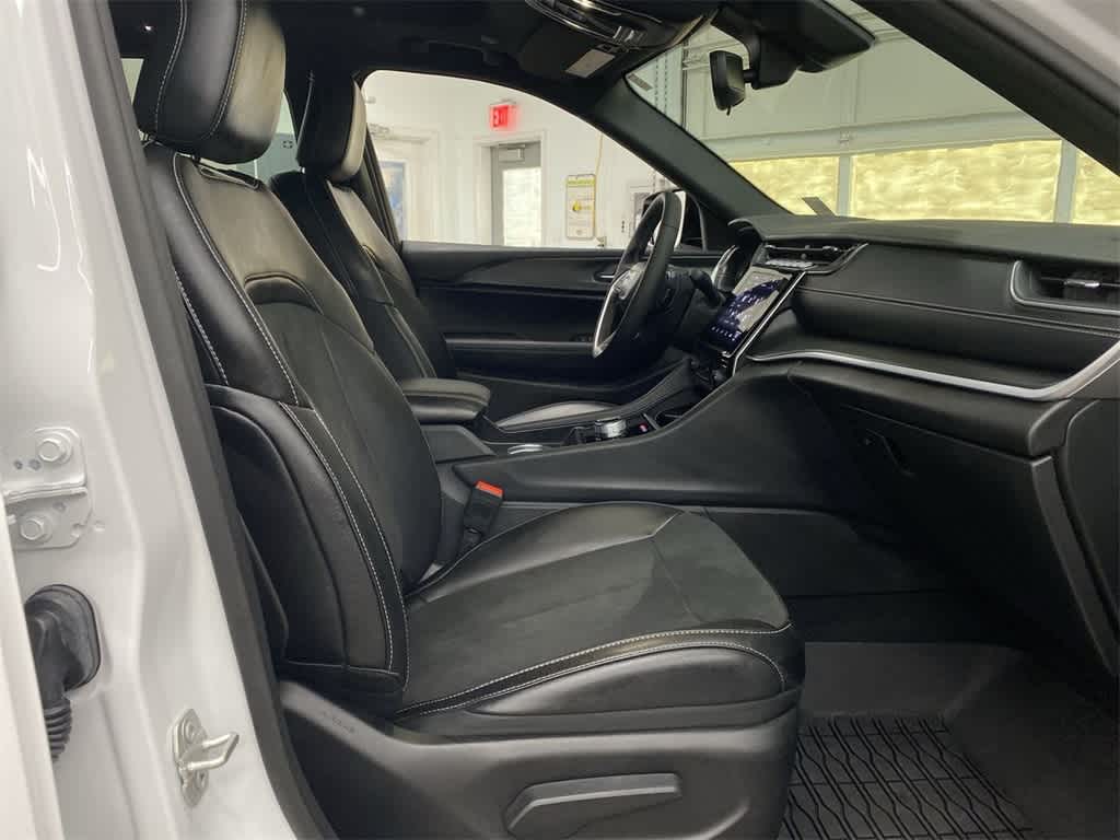 Thumbnail: 2024 Jeep Grand Cherokee - 18